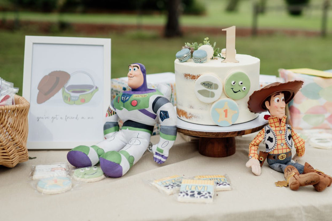 Wooden cake topper - minimal